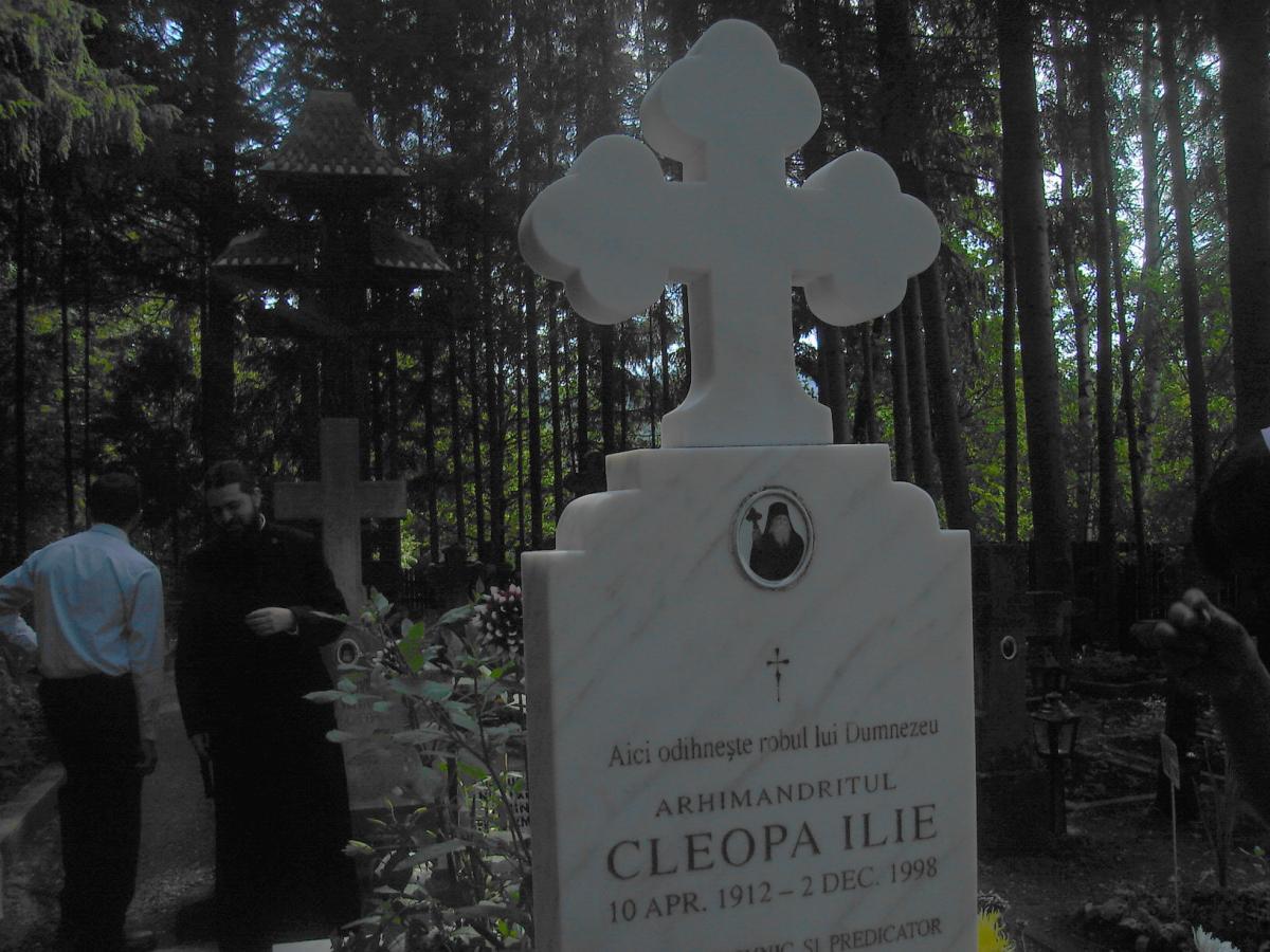 La mormantul parintelui Cleopa